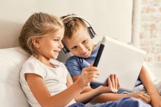 2 kids on mobile device